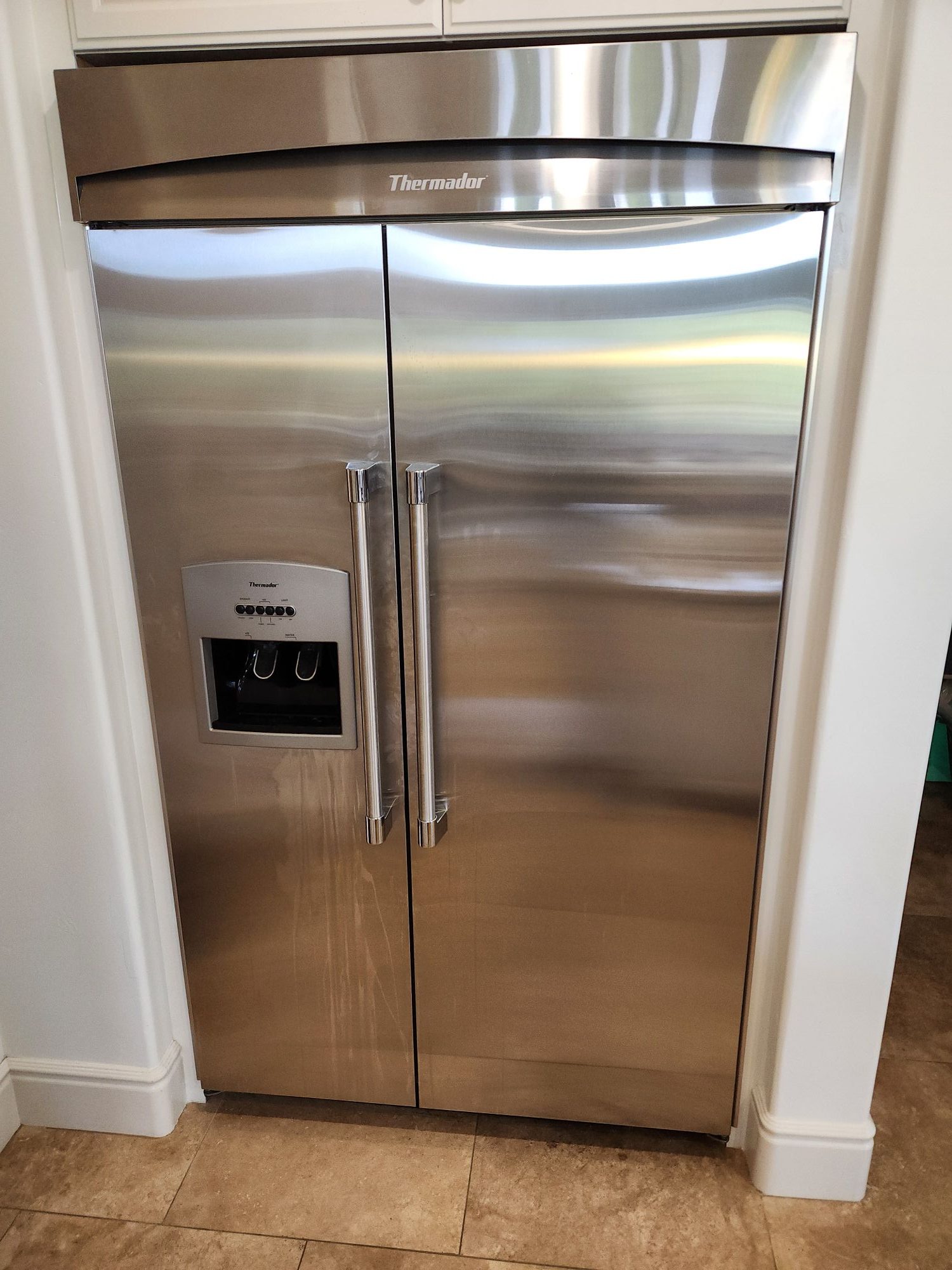 Why Does the Refrigerator Door Not Close Tightly? How to Avoid Cold