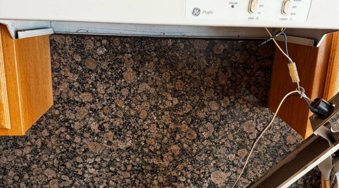 The Range Hood Is Running, but Kitchen Air Stays Heavy — The Airflow Blockage No One Checks 1 photo output